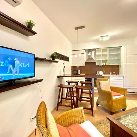 Downtown Vibe-Kiraly I Apts W Private Balcony Budapest Exterior photo