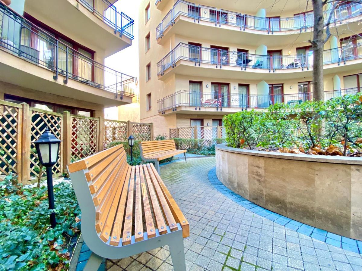 Downtown Vibe-Kiraly I Apts W Private Balcony Budapest Exterior photo