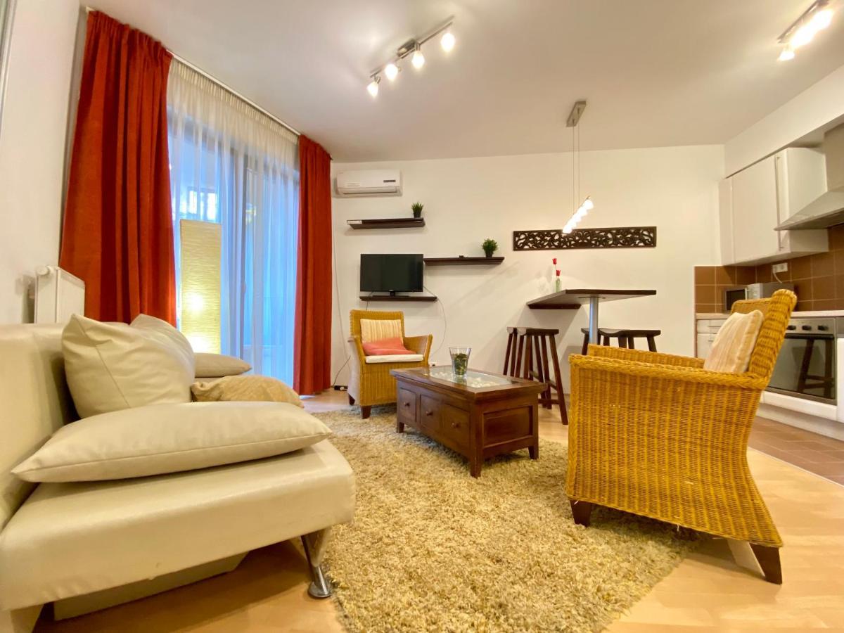Downtown Vibe-Kiraly I Apts W Private Balcony Budapest Exterior photo